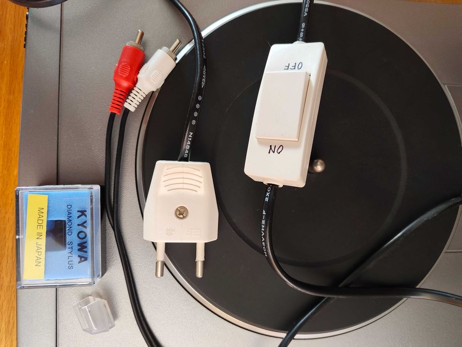 Gira discos Sony PS-J20 com pré-amplificador integrado - Óptimo estado