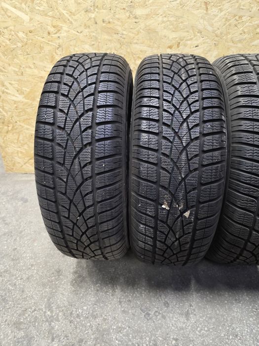 Komplet opon Zimowych Dunlop SP WinterSport3d 215 60 R17 C 104/102H M+