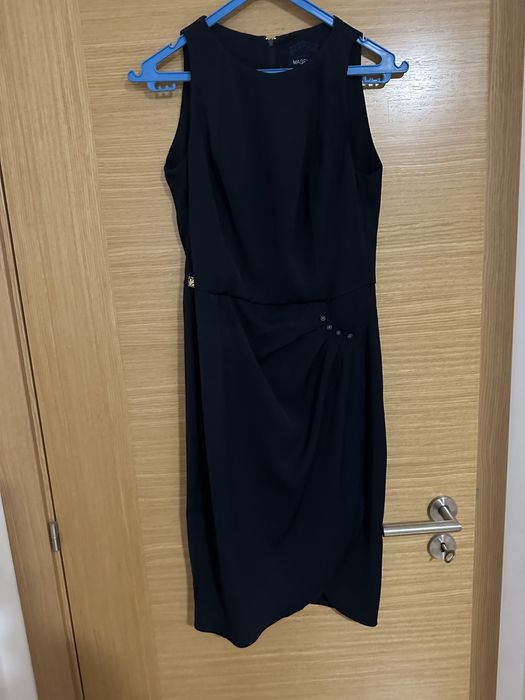 elegante vestido azul escuro justo