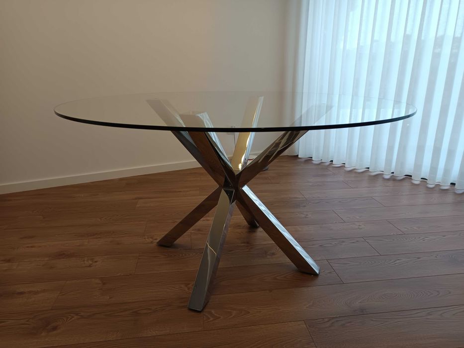 Mesa de jantar redonda em vidro e inox 8 lugares