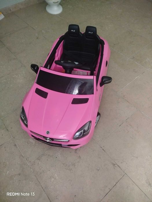 Vendo carro de criança rosa. Da marca Mercedes