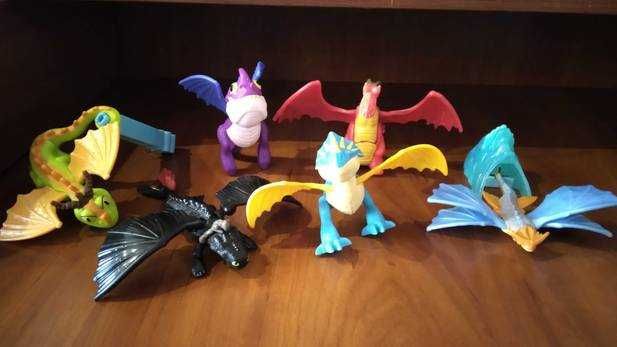 Дракони з мультика ,,як приручити дракона"