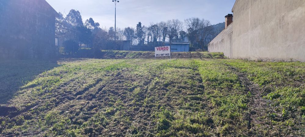 Lote de terreno com 713m².