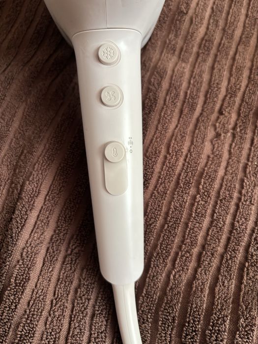 Фен для волосся Philips BHD530