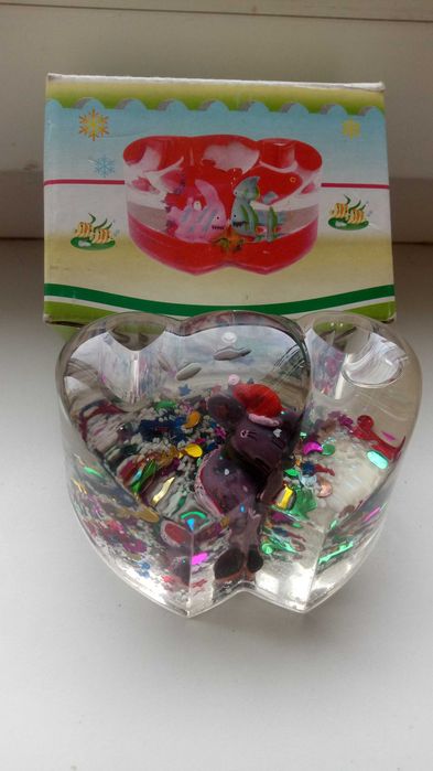 Подставки на письменный стол для ручек.