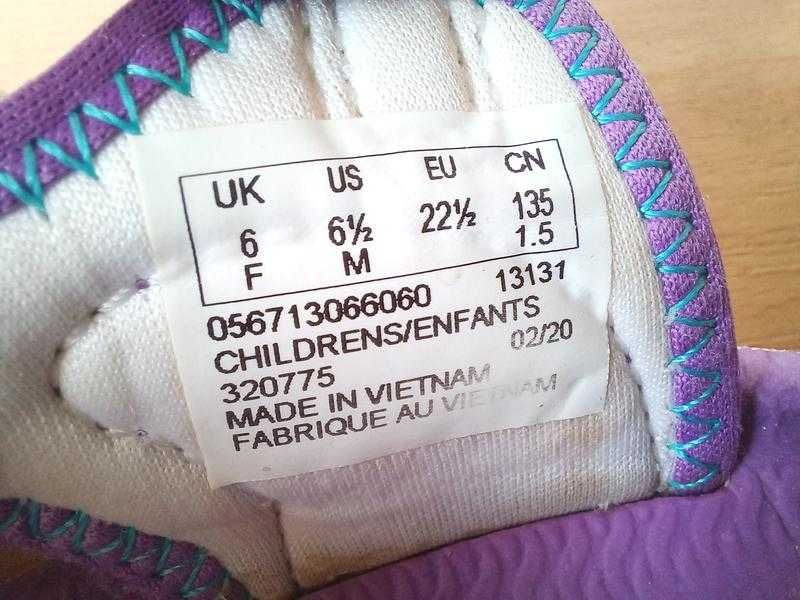 Класні босоніжки clarks uk6/22,5 р. устілка 14,5 см