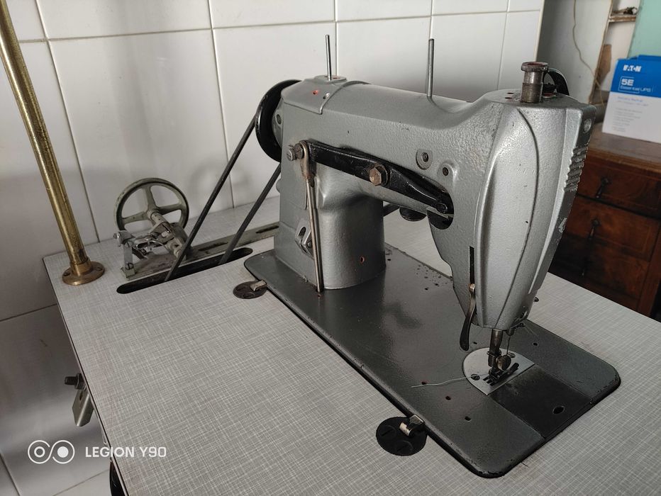 Máquina de costura SINGER.