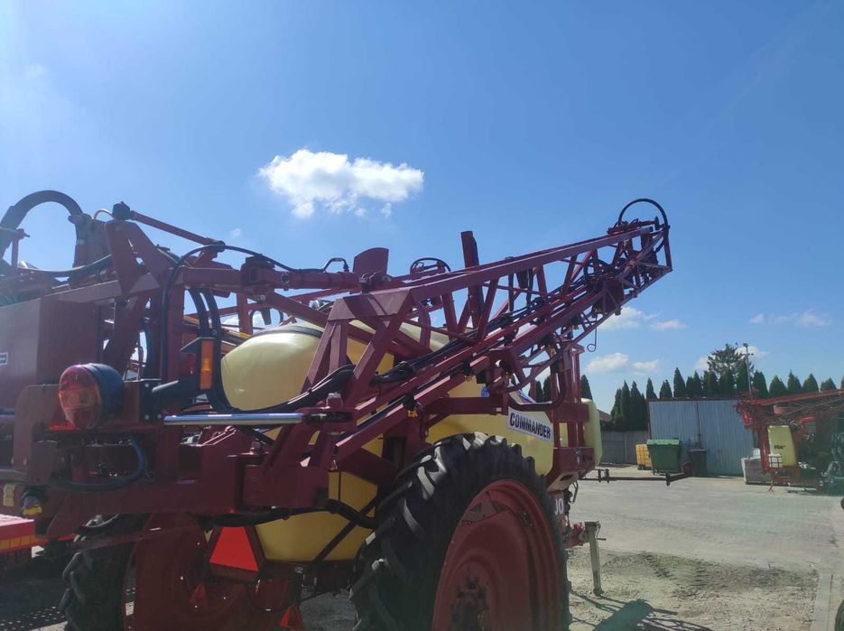 Продам прицепний оприскувач Hardi Commander 28000