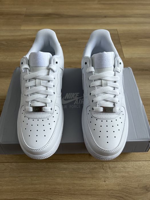 Nowe buty Nike Air Force 1,07 Białe - rozmiar 38 Uniseks