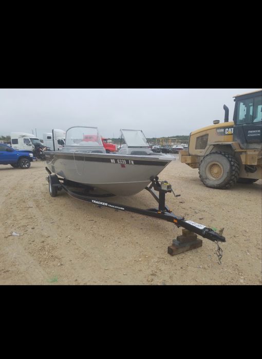 Моторний човен Tracker targa