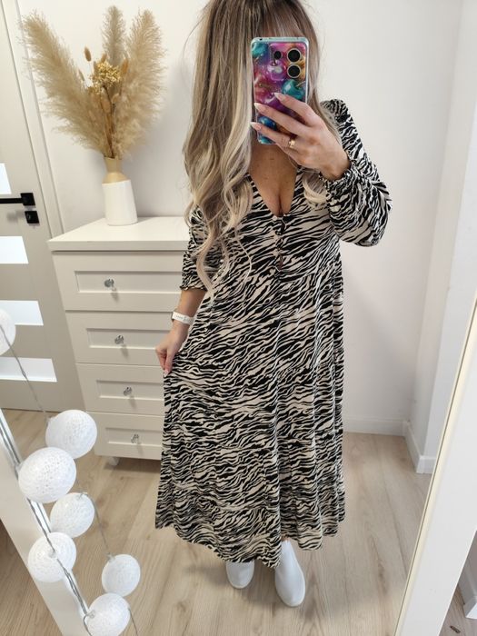 Sukienka midi Stradivarius