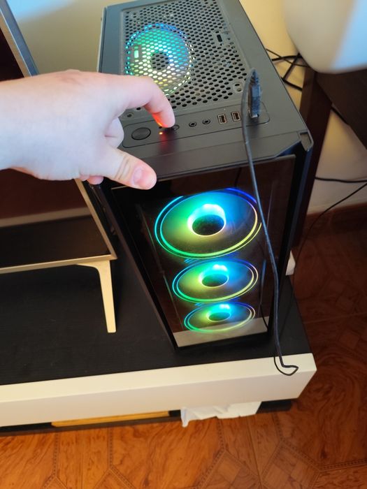 PC gamer ultra 11xs AMD A8-9600.  16 gb   Radeon R7.  2 TB