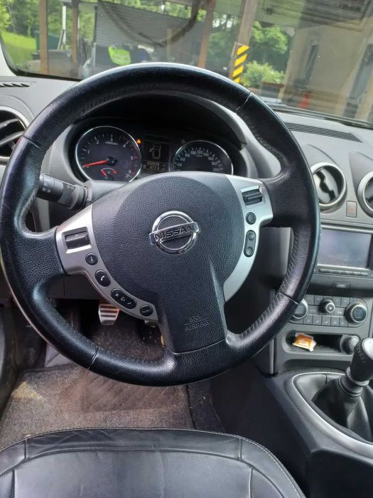 Nissan Qashqai      2013