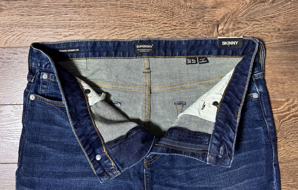 Продам джинсы Superdry.