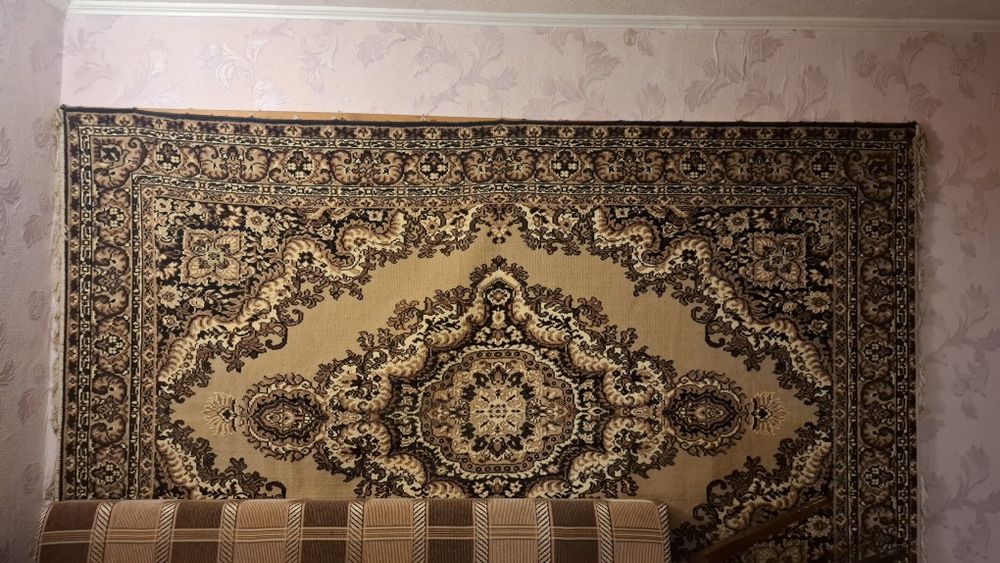 ТЕРМІНОВО Килим в хорошому стані