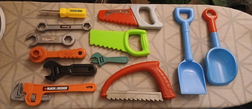 Zestaw narzędzi + dwóch łopatek dla chłopca