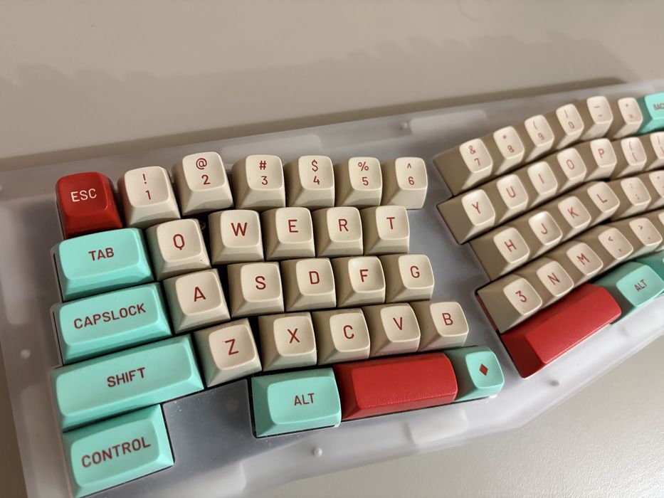 Кастомная эргономичная клавиатура Akko Alice