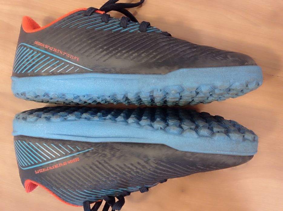 Buty piłkarskie Turfy Decathlon do piłki