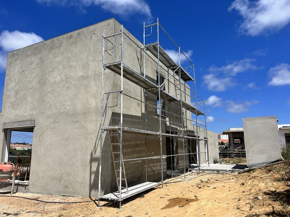 Alugo andaimes com montagem