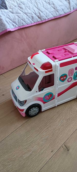 Karetka Barbie samochód