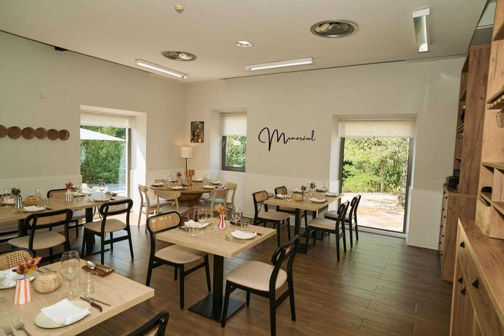 Conjunto de Mesas e Cadeiras para Restaurante/Café – Design Moderno