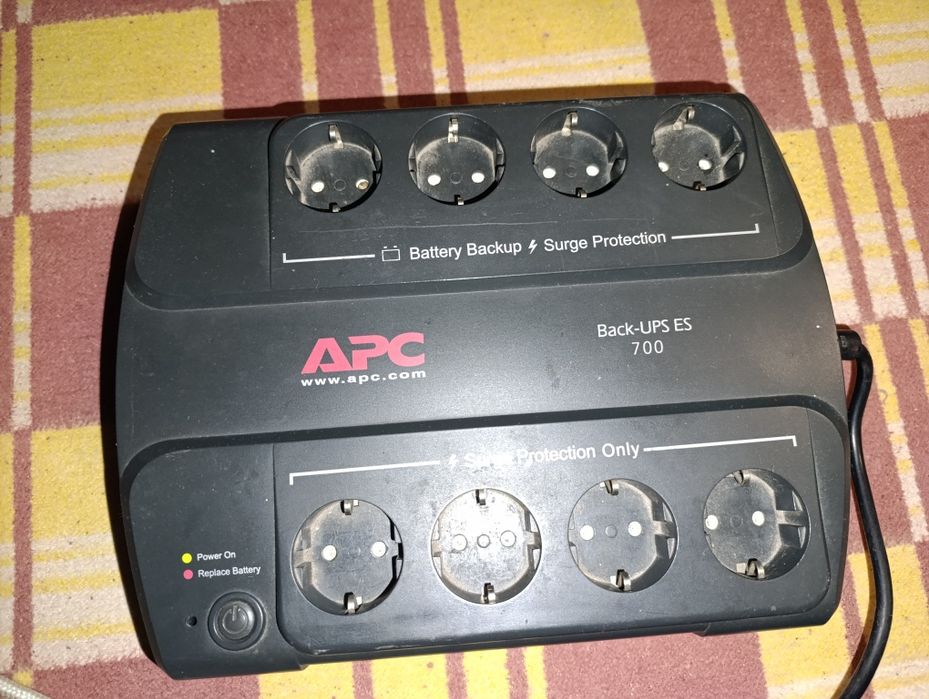 Безперебійне обладнання APC Back-UPS ES 700