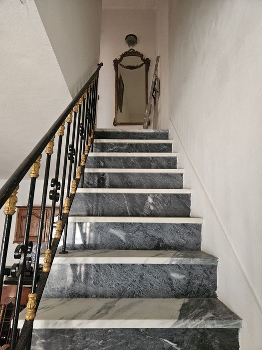 Conjunto mesa de centro, credenza e espelho