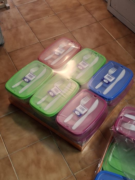 Marmitas plástica com talheres