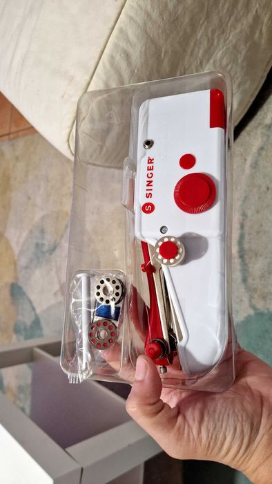 Máquina de costura portátil
