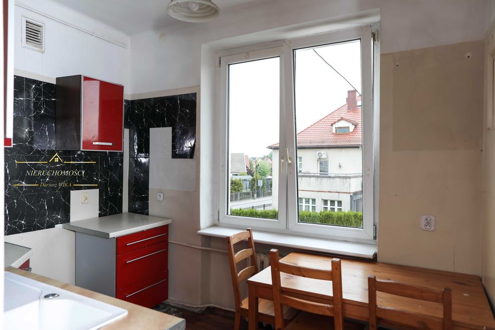 Przestronne i jasne mieszkanie na I piętrze .