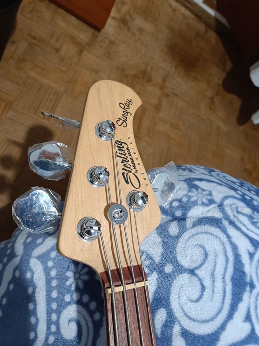 Vendo baixo elétrico como novo