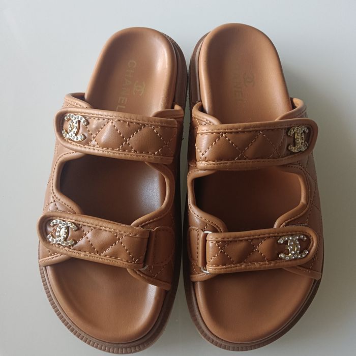 Klapki Chanel nowe.