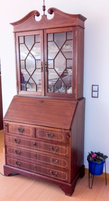 Escrivaninha clássica