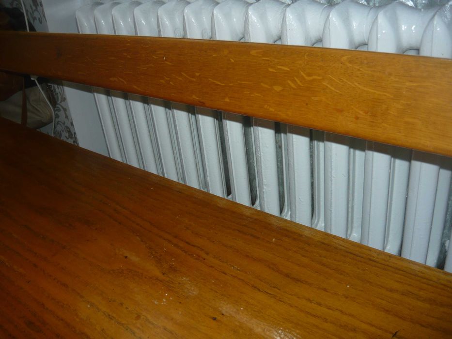 Sprzedam stół drewniany z ławą