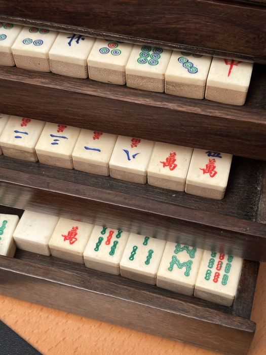 Caixa de madeira de Mahjong.
