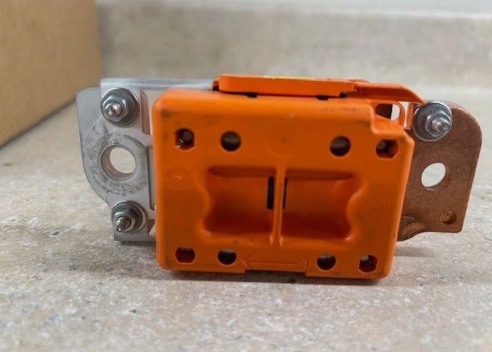 Запобіжник (піропатрон) батареї Tesla X 100D