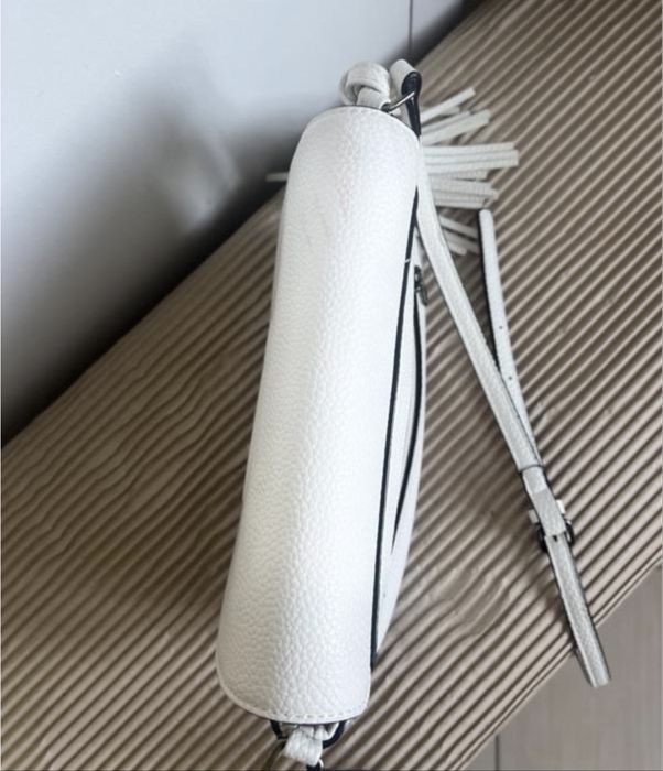 Біла сумка крос-боді зі знімною китицею під Гучі