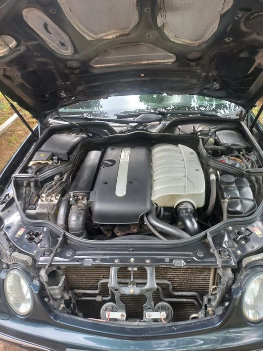 Mercedes-Benz E-Class W211