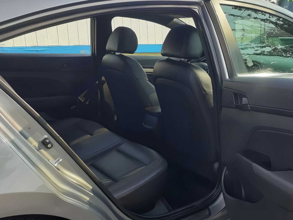 Hyundai Elantra      2018