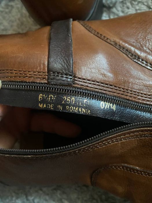 черевики Clarks.