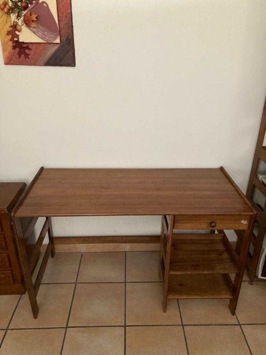 Secretária em Madeira com gaveta64285706844162121