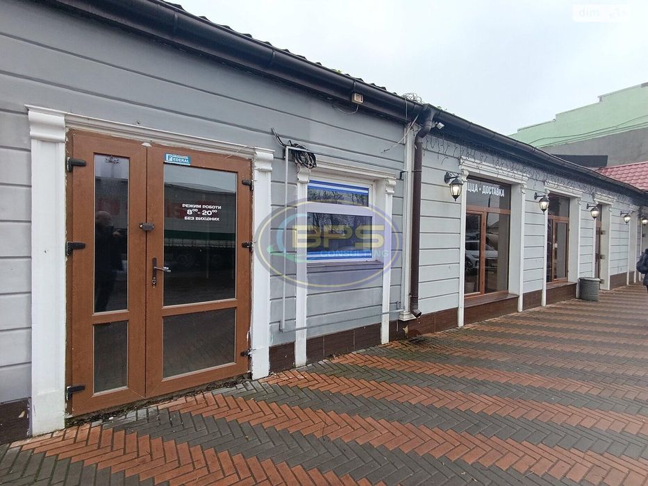 Приміщення під аптеку/центр видачі товарів.