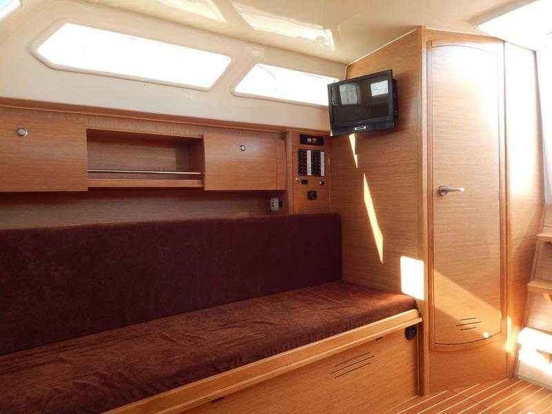 Mazury. Wynajem Jachtu Motorowego Calipso 750 Bez Patentu. PORT RYN