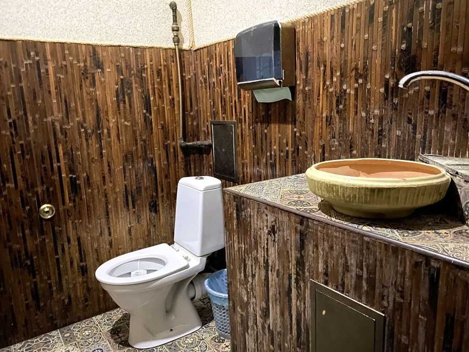 Продаж кафе біля міського озера