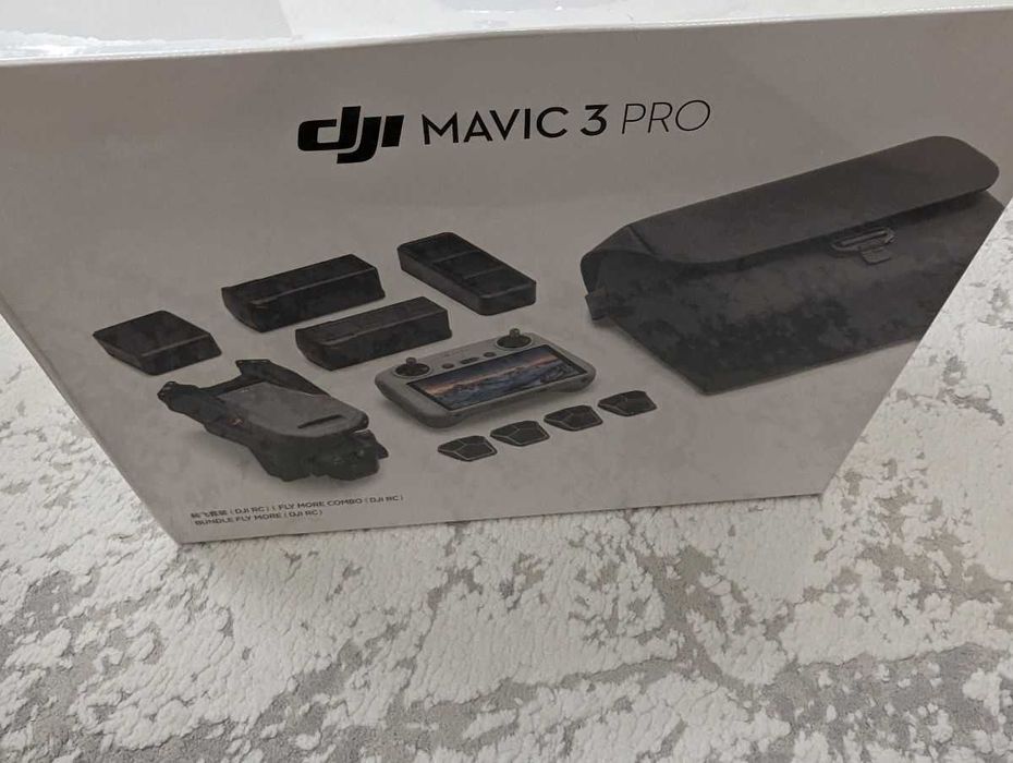 Дрон DJI Mavic 3 Pro Fly More Combo DJI RC