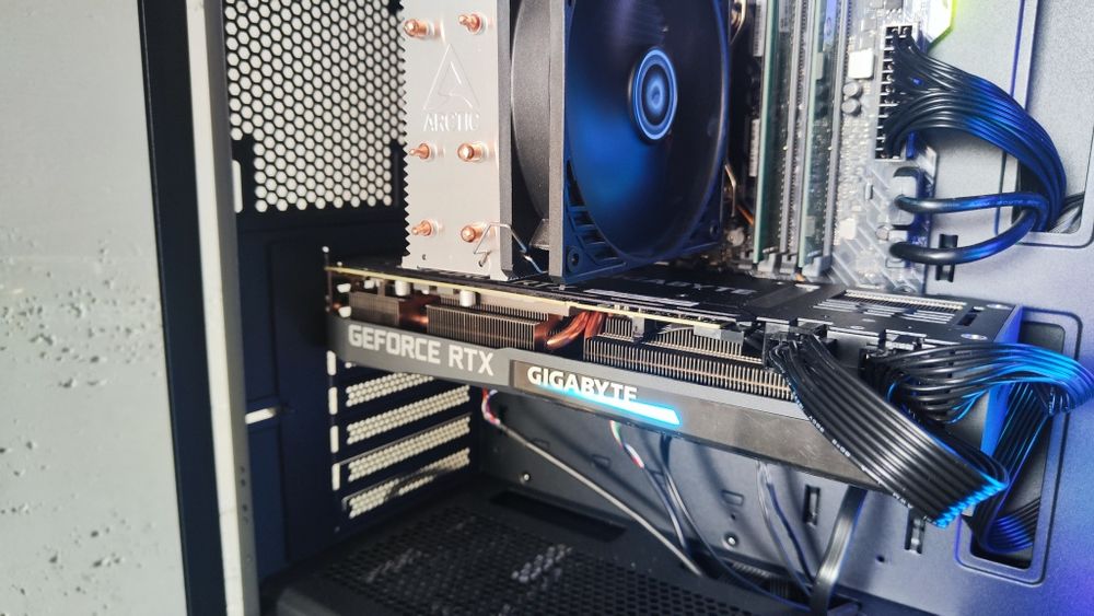 i5 10500 ram 16gb rtx 3070ti wifi Bluetooth ssd 600w