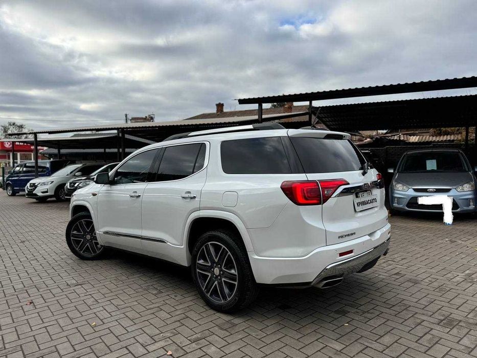 GMC Akadia 2016p.