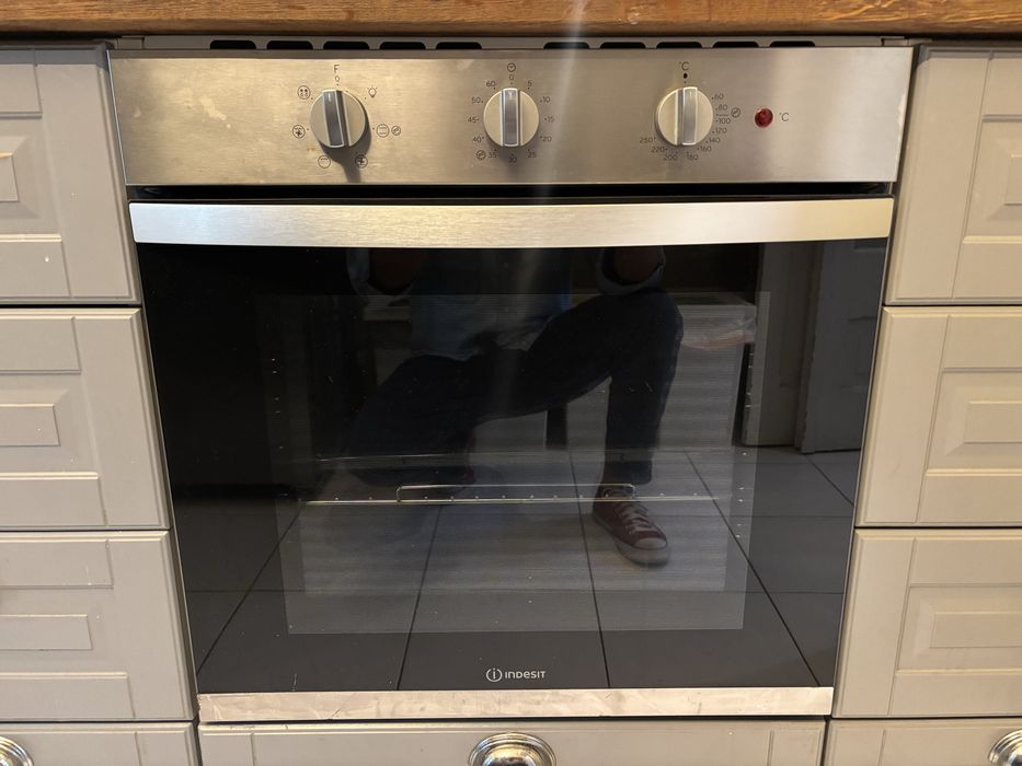 FORNO INDESIT Multifunçoes Hidrolitico  valor do mercado 300€