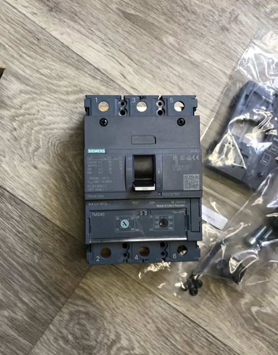 акція автоматический выключатель Siemens 3VA1225-4EF32-0AA0