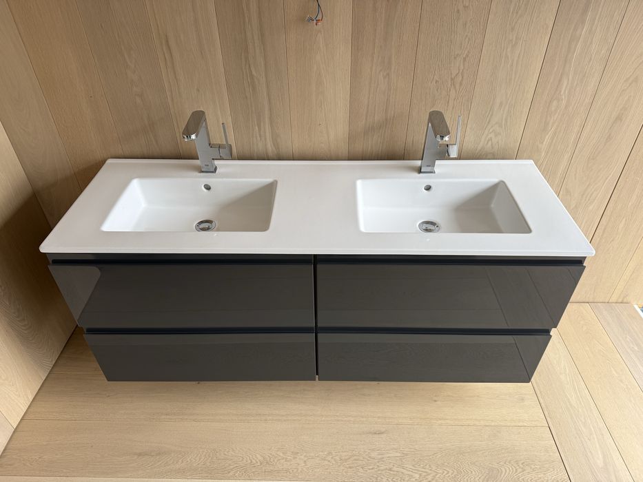 Nowoczesna szafka lazienkowa Delpha 140 cm  Grohe plus
